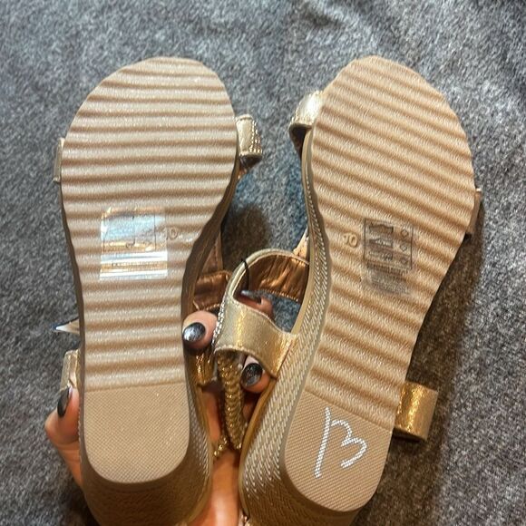 Cherokee Sparkling Gold Sandals NWT Size 10 - Picture 7 of 7